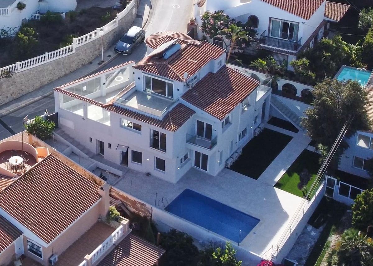 5 bedroom Villa for sale in El Faro with pool - € 945,000 (Ref: 9826673)