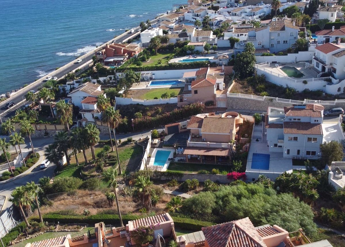5 bedroom Villa for sale in El Faro with pool - € 945,000 (Ref: 9826673)