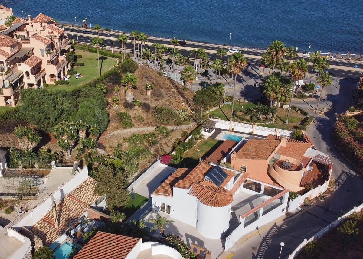 5 bedroom Villa for sale in El Faro with pool - € 945,000 (Ref: 9826673)
