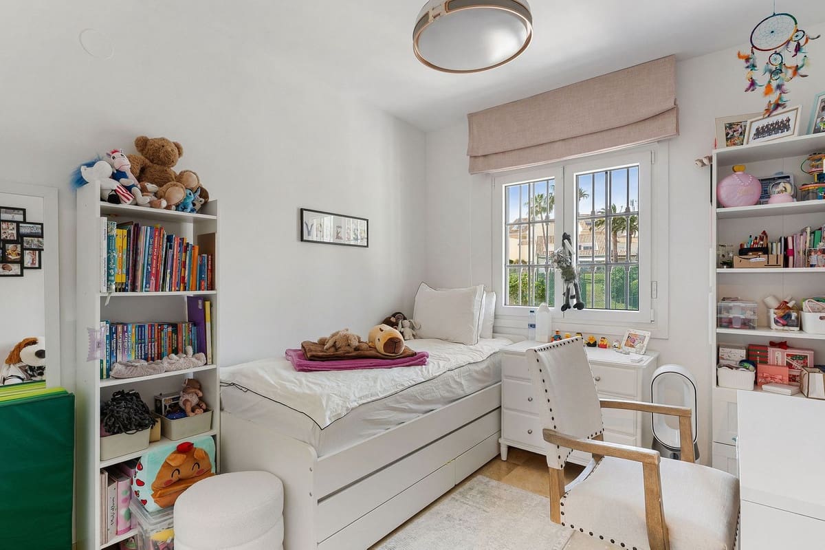 4 Zimmer Haus zu verkaufen in Nueva Andalucia mit Pool Garage - 1.195.000 € (Ref: 9826675)