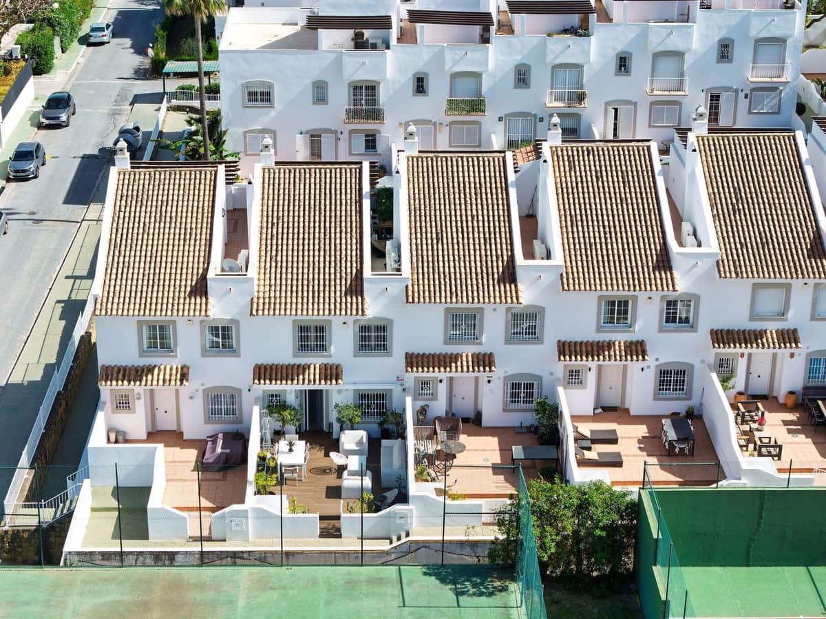 4 Zimmer Haus zu verkaufen in Nueva Andalucia mit Pool Garage - 1.195.000 € (Ref: 9826675)