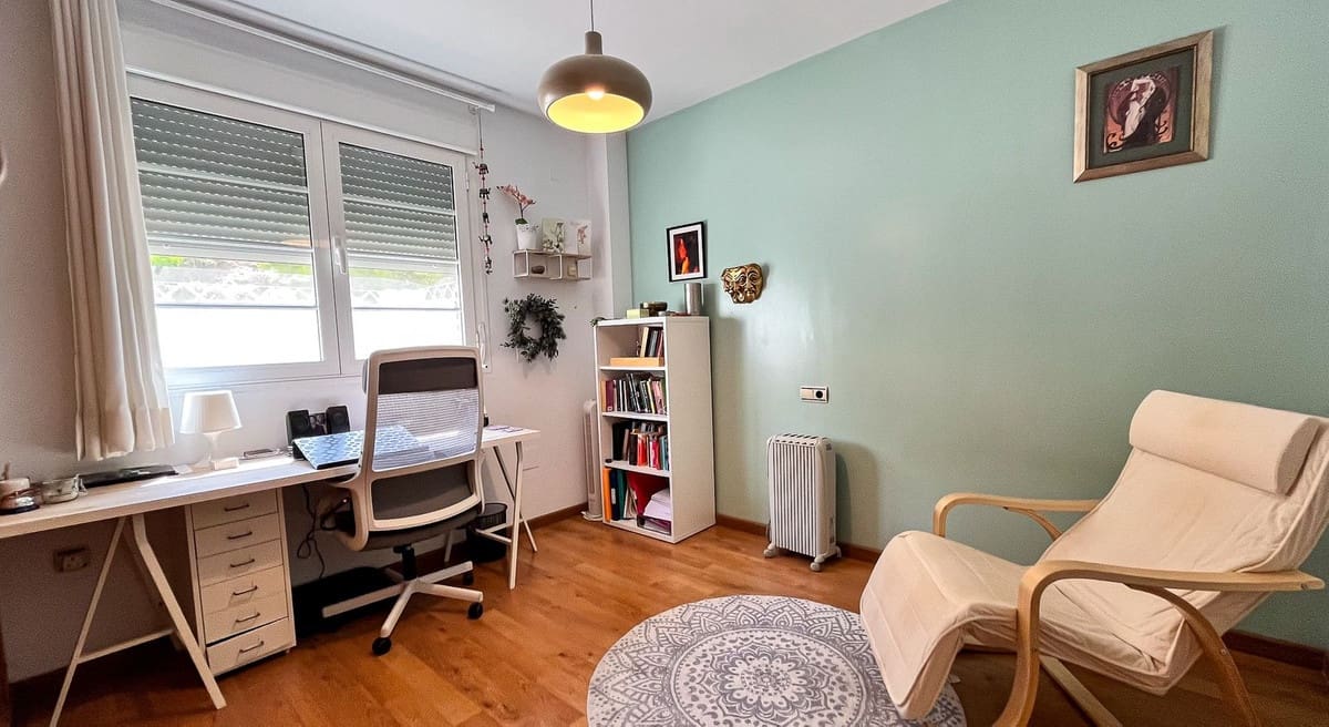 3 soveværelse Byhus til salg i Malaga by med swimmingpool garage - € 890.000 (Ref: 9826676)