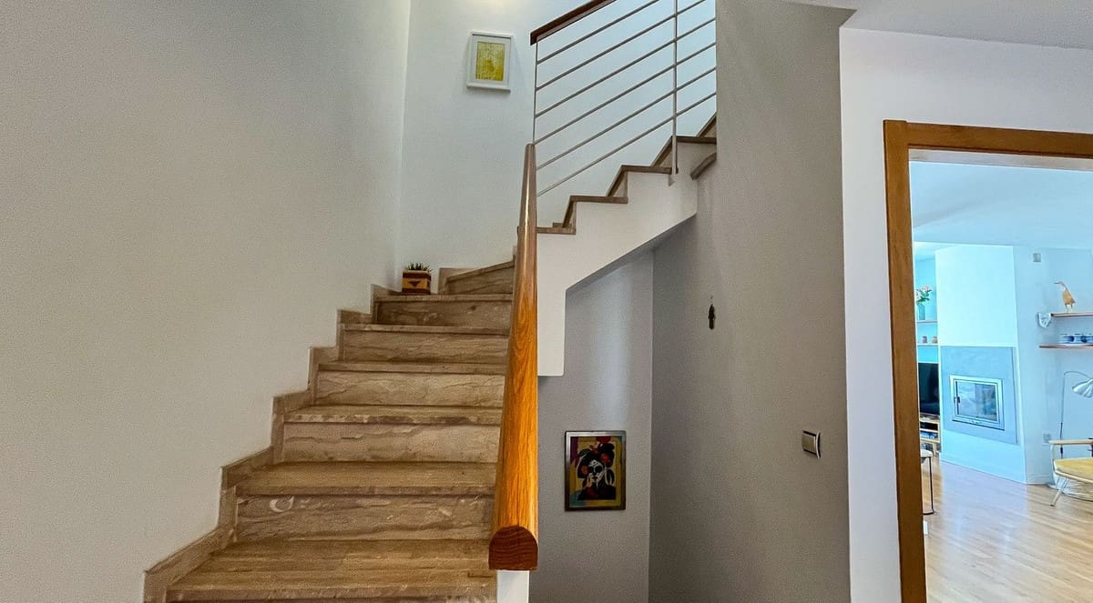 3 soveværelse Byhus til salg i Malaga by med swimmingpool garage - € 890.000 (Ref: 9826676)