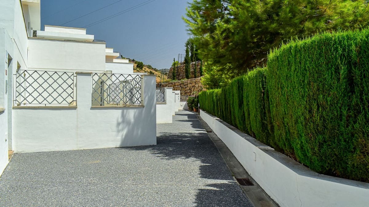 3 soveværelse Byhus til salg i Malaga by med swimmingpool garage - € 890.000 (Ref: 9826676)