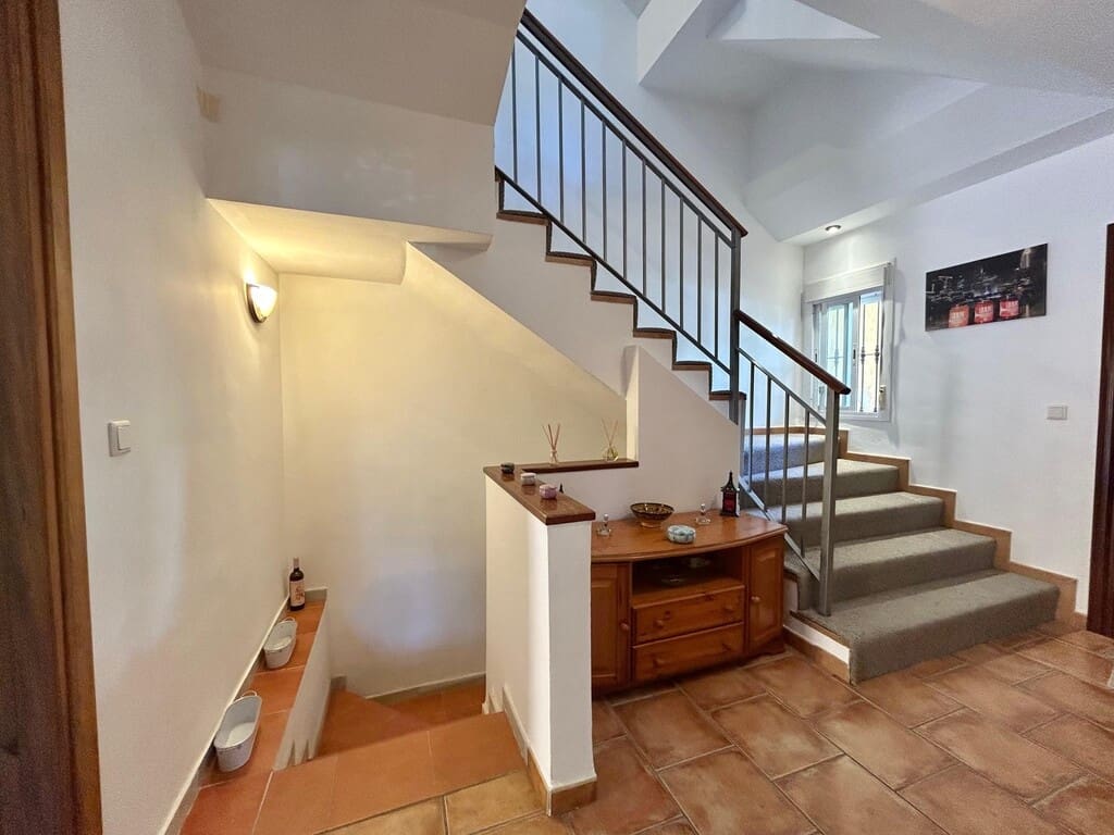 4 soveværelse Semi-Rækkehus til salg i New Golden Mile med swimmingpool garage - € 549.000 (Ref: 9831244)