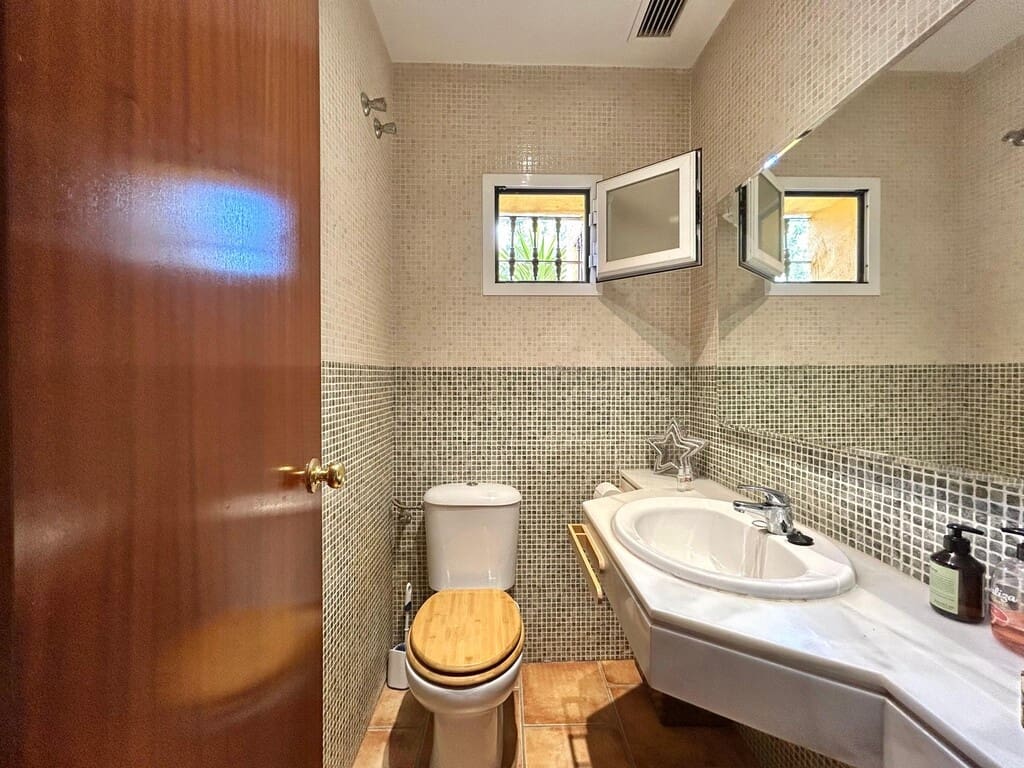4 soveværelse Semi-Rækkehus til salg i New Golden Mile med swimmingpool garage - € 549.000 (Ref: 9831244)