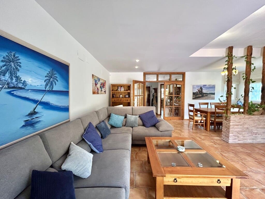 4 soveværelse Semi-Rækkehus til salg i New Golden Mile med swimmingpool garage - € 549.000 (Ref: 9831244)