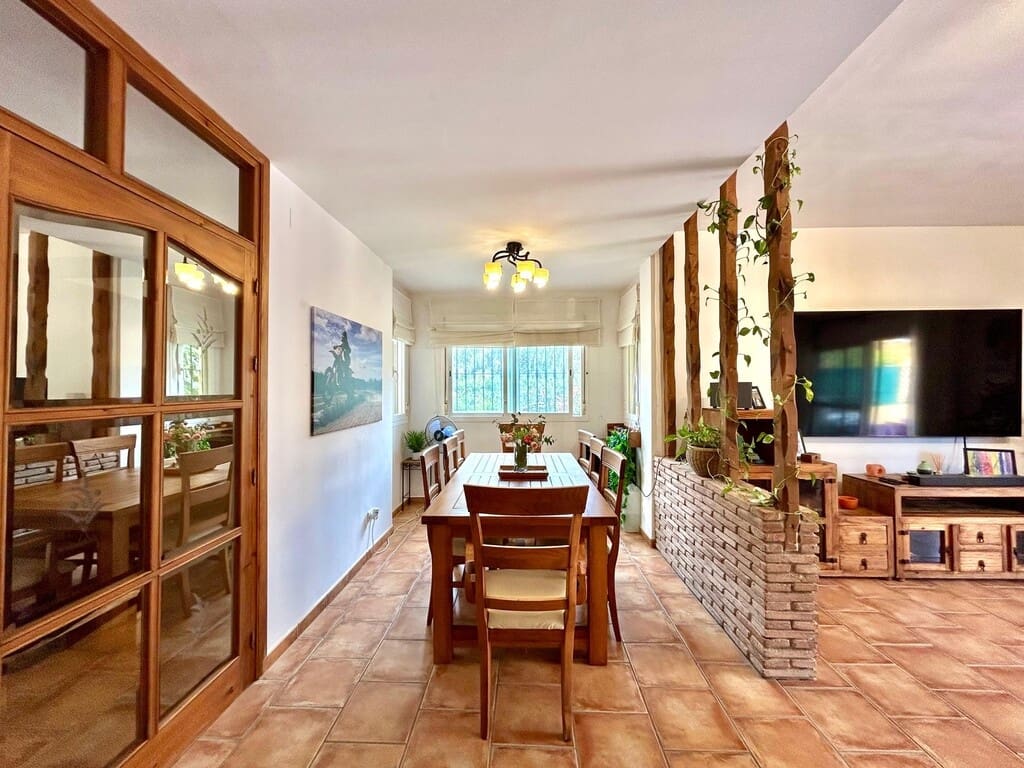 4 soveværelse Semi-Rækkehus til salg i New Golden Mile med swimmingpool garage - € 549.000 (Ref: 9831244)