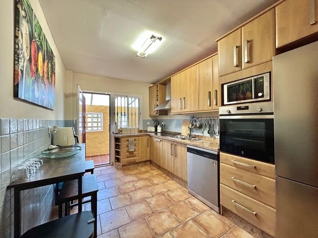 4 bedroom Semi-detached Villa for sale in New Golden Mile, Estepona with pool garage - € 549,000 (Ref: 9831244)
