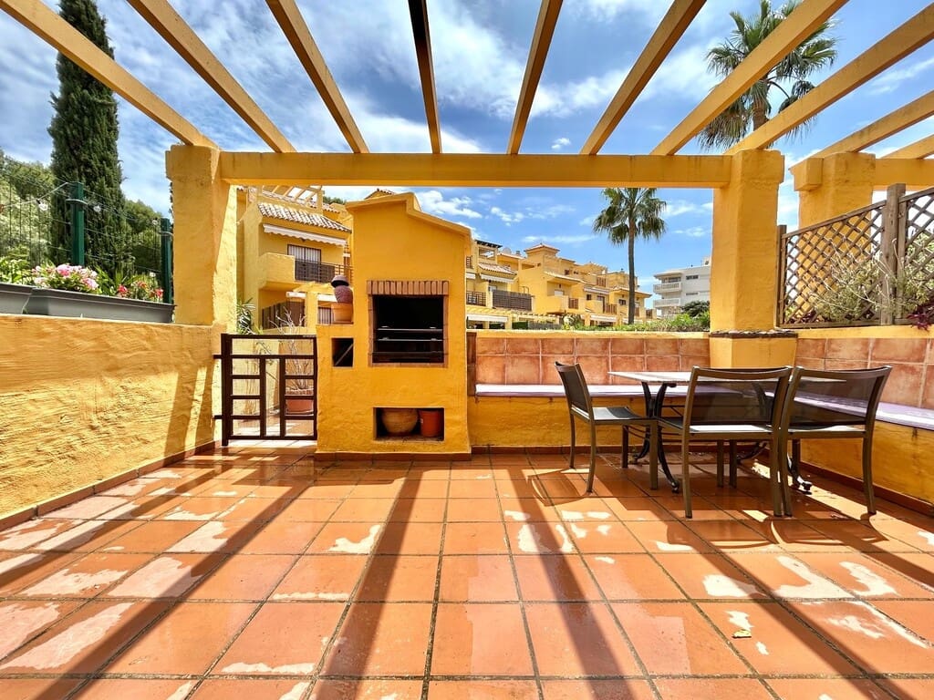 4 soveværelse Semi-Rækkehus til salg i New Golden Mile med swimmingpool garage - € 549.000 (Ref: 9831244)