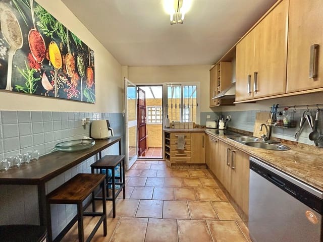 4 bedroom Semi-detached Villa for sale in New Golden Mile, Estepona with pool garage - € 549,000 (Ref: 9831244)