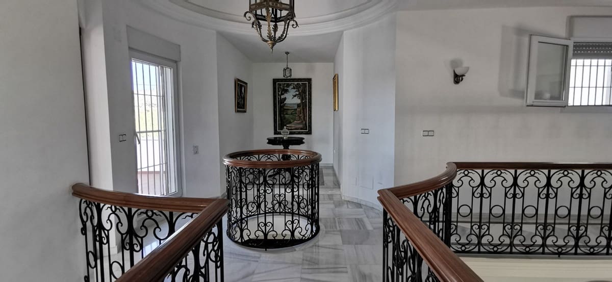 5 sypialnia Willa na sprzedaż w Estepona z basenem garażem - 2 600 000 € (Ref: 9831246)