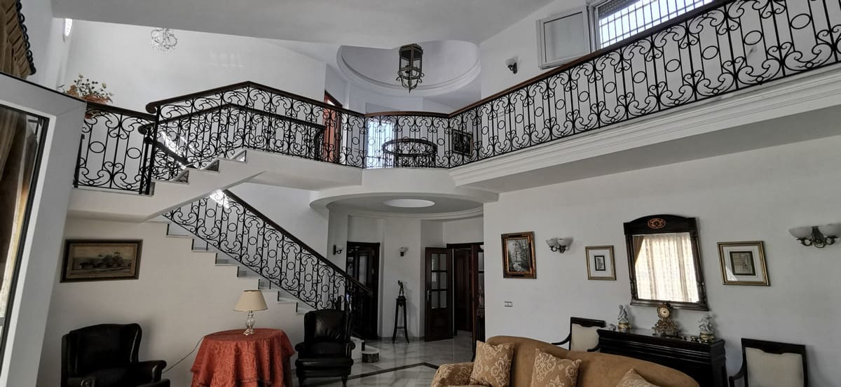 5 sypialnia Willa na sprzedaż w Estepona z basenem garażem - 2 600 000 € (Ref: 9831246)