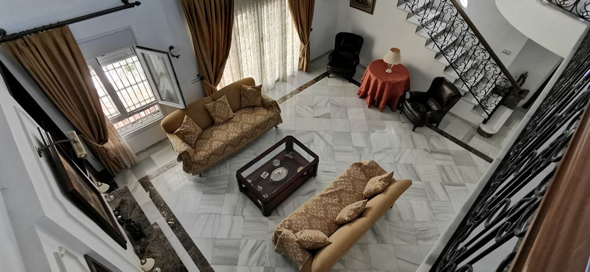 5 sypialnia Willa na sprzedaż w Estepona z basenem garażem - 2 600 000 € (Ref: 9831246)
