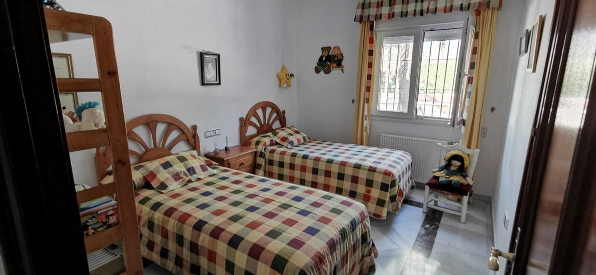 5 sypialnia Willa na sprzedaż w Estepona z basenem garażem - 2 600 000 € (Ref: 9831246)