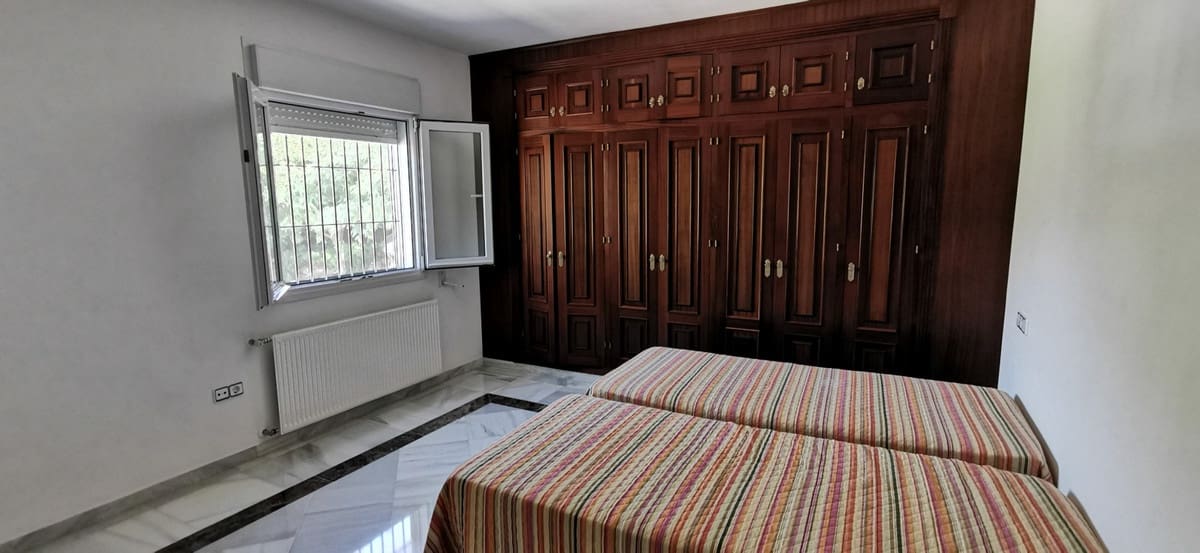 5 sypialnia Willa na sprzedaż w Estepona z basenem garażem - 2 600 000 € (Ref: 9831246)