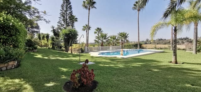 5 sypialnia Willa na sprzedaż w Centro, Estepona z basenem garażem - 2 600 000 € (Ref: 9831246)