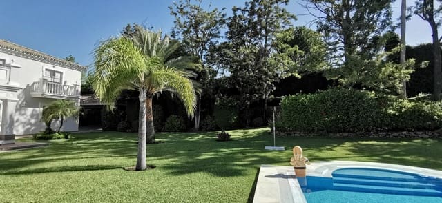 5 sypialnia Willa na sprzedaż w Centro, Estepona z basenem garażem - 2 600 000 € (Ref: 9831246)