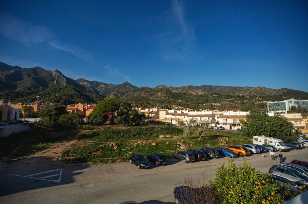 3 chambre Villa/Maison Semi-Mitoyenne à vendre à Marbella avec piscine garage - 620 000 € (Ref: 9831248)