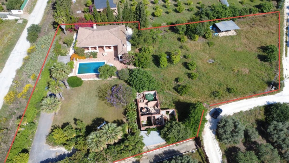 3 bedroom Finca/Country House for sale in Alhaurin el Grande with pool - € 475,000 (Ref: 9831249)