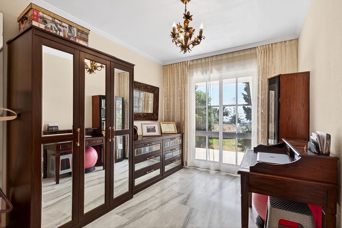4 slaapkamer Huis te koop in Calahonda met zwembad - € 537.000 (Ref: 9832340)