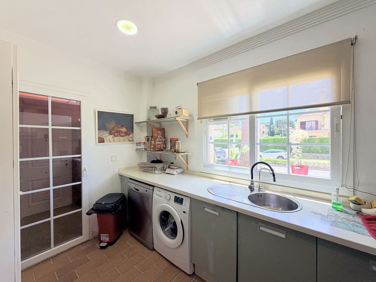 Casa de 4 habitaciones en Sotogrande en venta con piscina garaje - 690.000 € (Ref: 9832341)