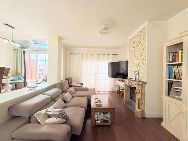 4 makuuhuone Omakotitalo myytävänä paikassa Sotogrande Costa, San Roque mukana uima-altaan 
autotalli - 690 000 € (Ref: 9832341)