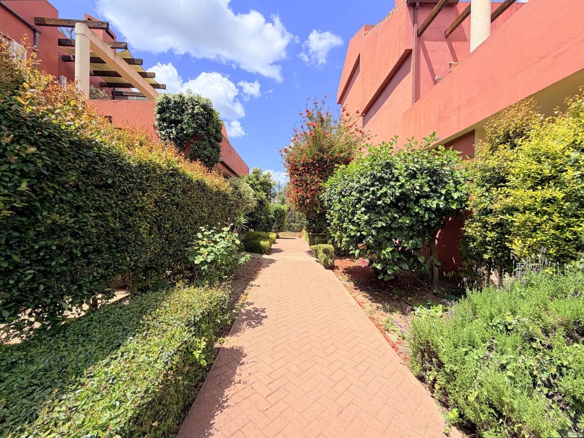 Casa de 4 habitaciones en Sotogrande en venta con piscina garaje - 690.000 € (Ref: 9832341)