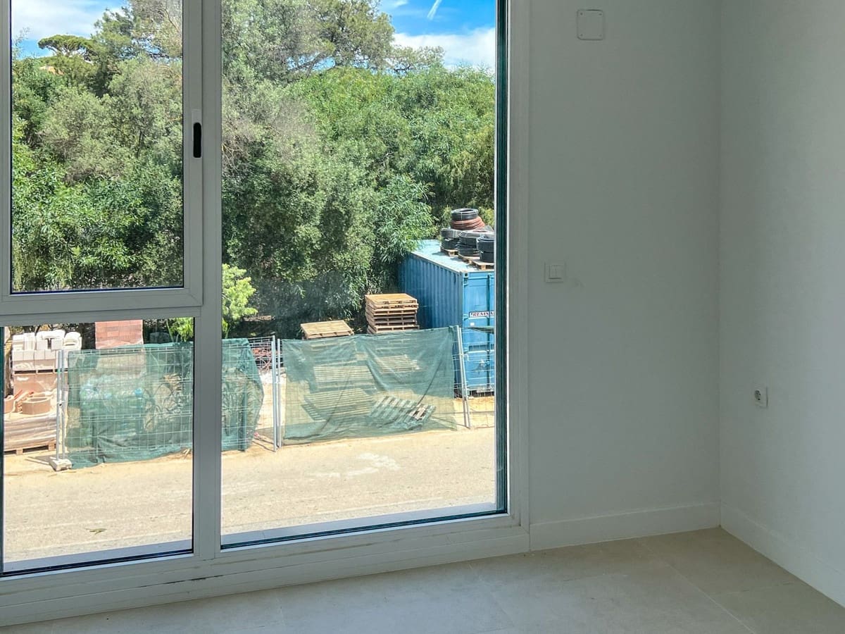 3 bedroom Semi-detached Villa for sale in Elviria with pool - € 950,000 (Ref: 9832342)