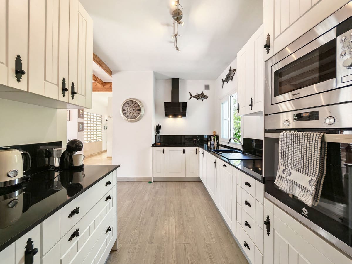 3 soverom Villa til salgs i Calahonda med svømmebasseng - € 1 155 000 (Ref: 9832344)