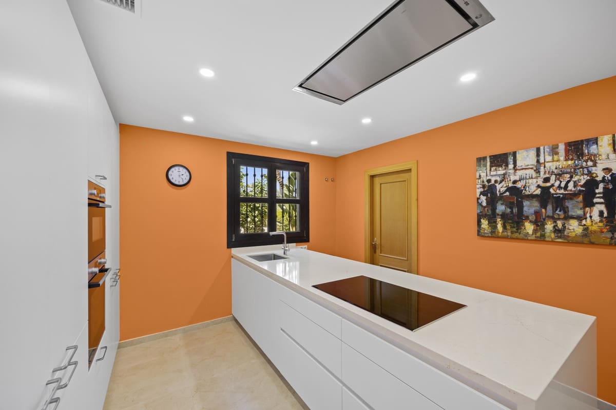 5 camera da letto Villa in vendita in Guadalmina con piscina - 1.350.000 € (Rif: 9832345)