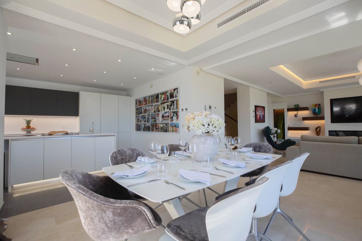Chalet de 4 habitaciones en Benahavís en venta con piscina - 1.595.000 € (Ref: 9832347)