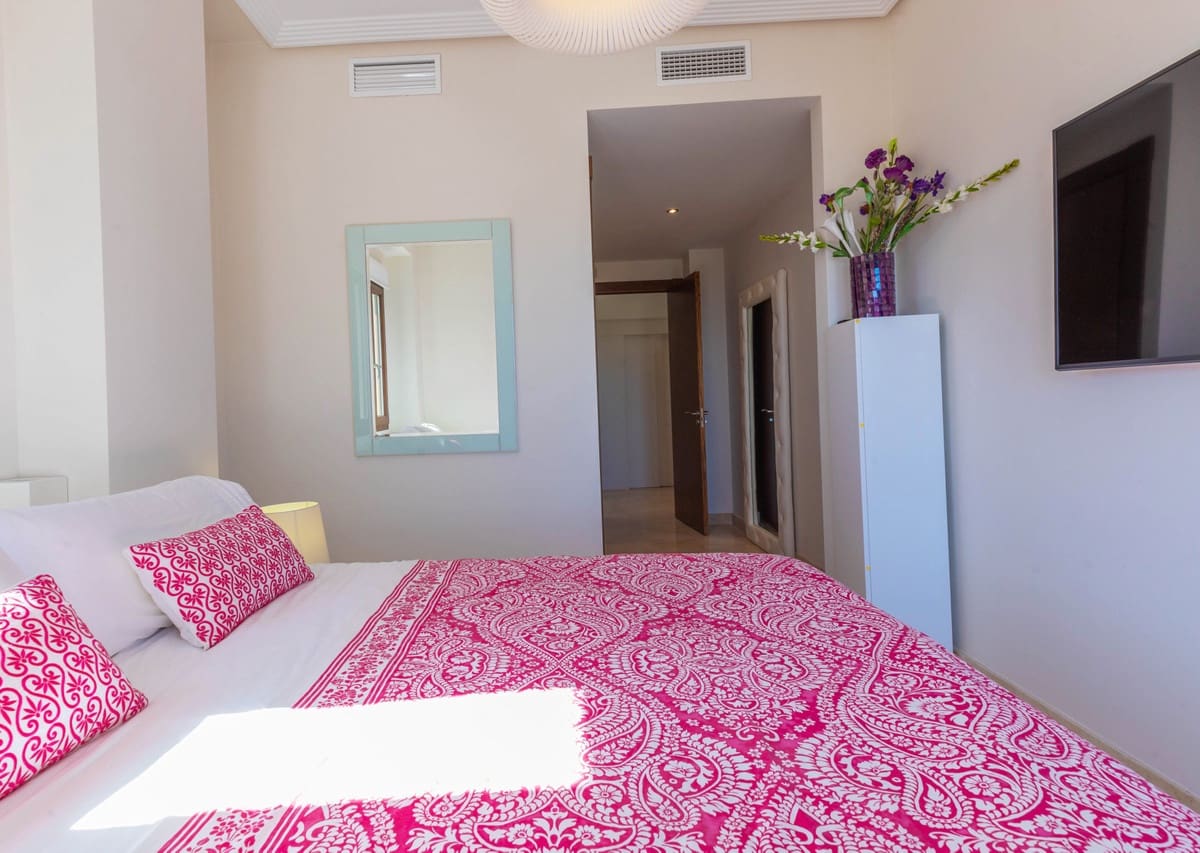 Chalet de 4 habitaciones en Benahavís en venta con piscina - 1.595.000 € (Ref: 9832347)