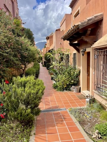 3 Zimmer Haus zu verkaufen in Centro, Estepona mit Pool Garage - 499.950 € (Ref: 9832348)