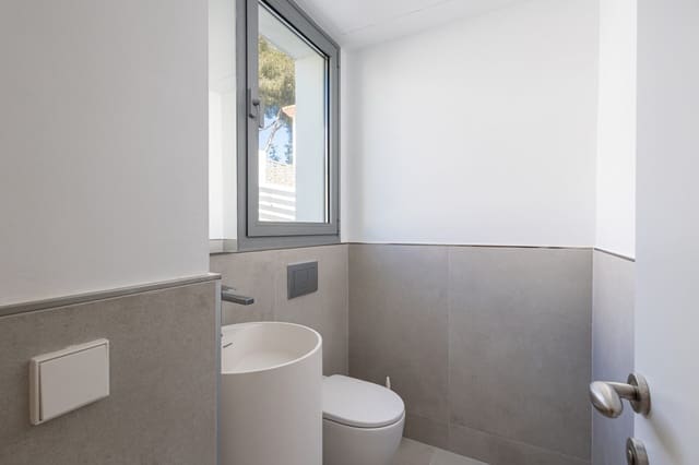 3 soveværelse Semi-Rækkehus til salg i San Pedro de Alcántara Pueblo, Marbella med swimmingpool - € 1.325.000 (Ref: 9836477)