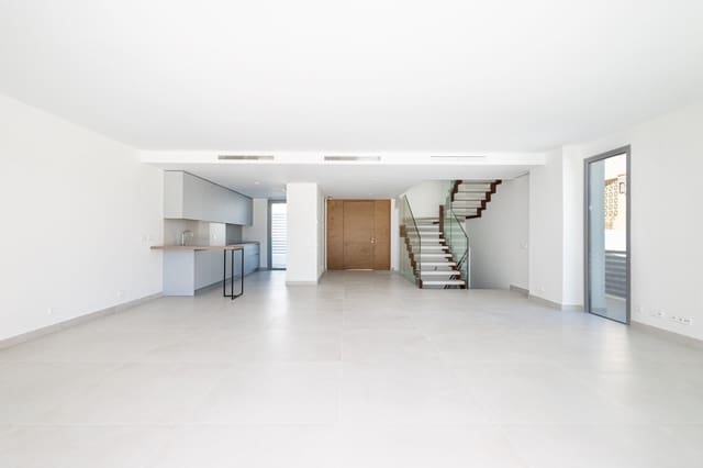 3 soveværelse Semi-Rækkehus til salg i San Pedro de Alcántara Pueblo, Marbella med swimmingpool - € 1.325.000 (Ref: 9836477)