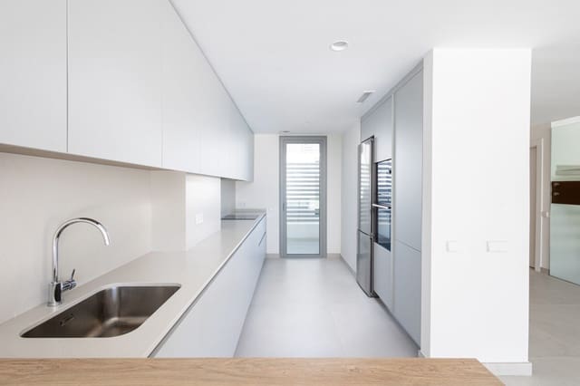 3 soveværelse Semi-Rækkehus til salg i San Pedro de Alcántara Pueblo, Marbella med swimmingpool - € 1.325.000 (Ref: 9836477)