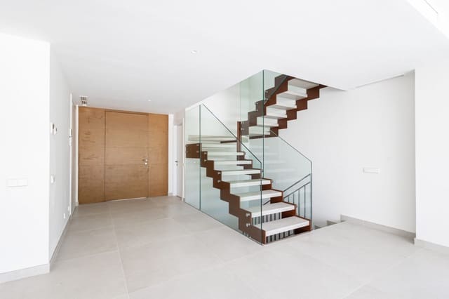 3 soveværelse Semi-Rækkehus til salg i San Pedro de Alcántara Pueblo, Marbella med swimmingpool - € 1.325.000 (Ref: 9836477)