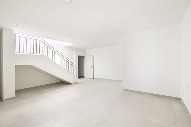 3 soveværelse Semi-Rækkehus til salg i San Pedro de Alcántara Pueblo, Marbella med swimmingpool - € 1.325.000 (Ref: 9836477)