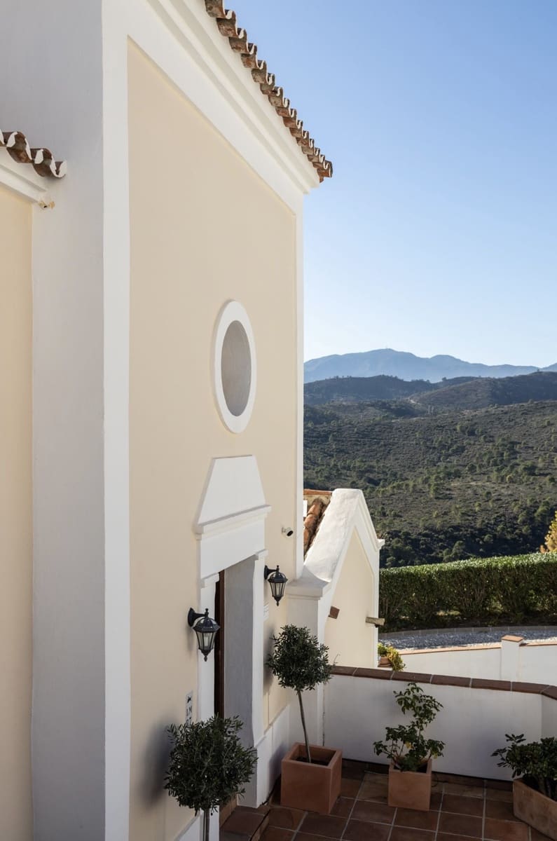 4 sypialnia Dom na sprzedaż w Benahavis z basenem - 749 500 € (Ref: 9836478)