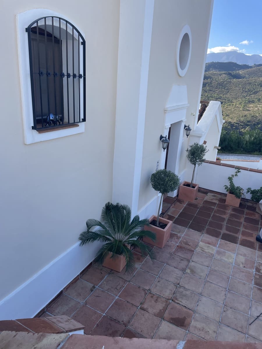 4 sypialnia Dom na sprzedaż w Benahavis z basenem - 749 500 € (Ref: 9836478)