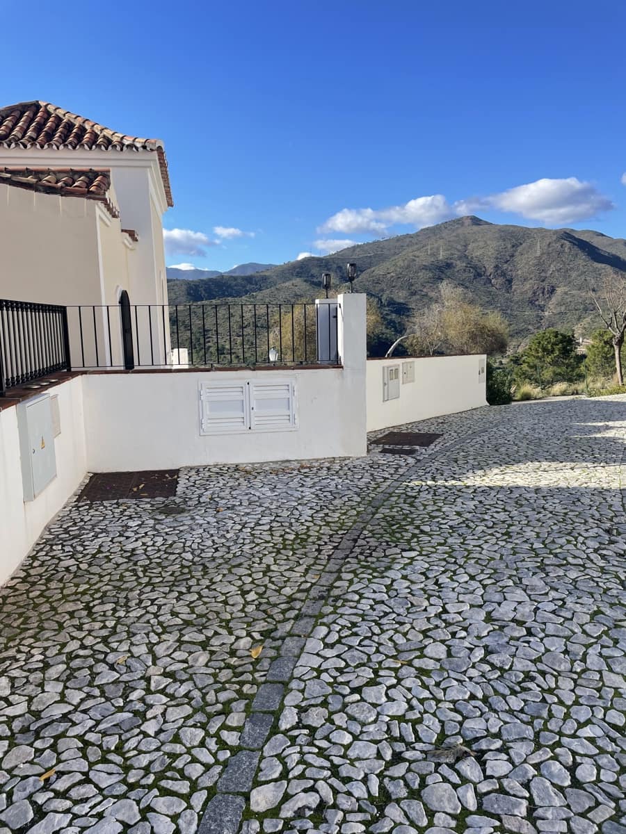 4 sypialnia Dom na sprzedaż w Benahavis z basenem - 749 500 € (Ref: 9836478)
