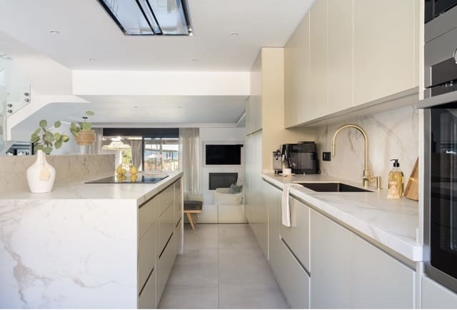 3 makuuhuone Omakotitalo myytävänä paikassa Casares Pueblo, Casares mukana uima-altaan - 950 000 € (Ref: 9836479)