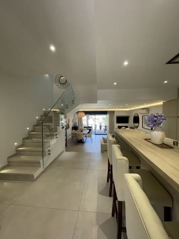 3 makuuhuone Omakotitalo myytävänä paikassa Casares Pueblo, Casares mukana uima-altaan - 950 000 € (Ref: 9836479)