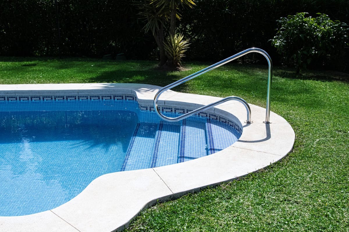 2 bedroom Semi-detached Villa for sale in Calahonda with pool - € 495,000 (Ref: 9836480)