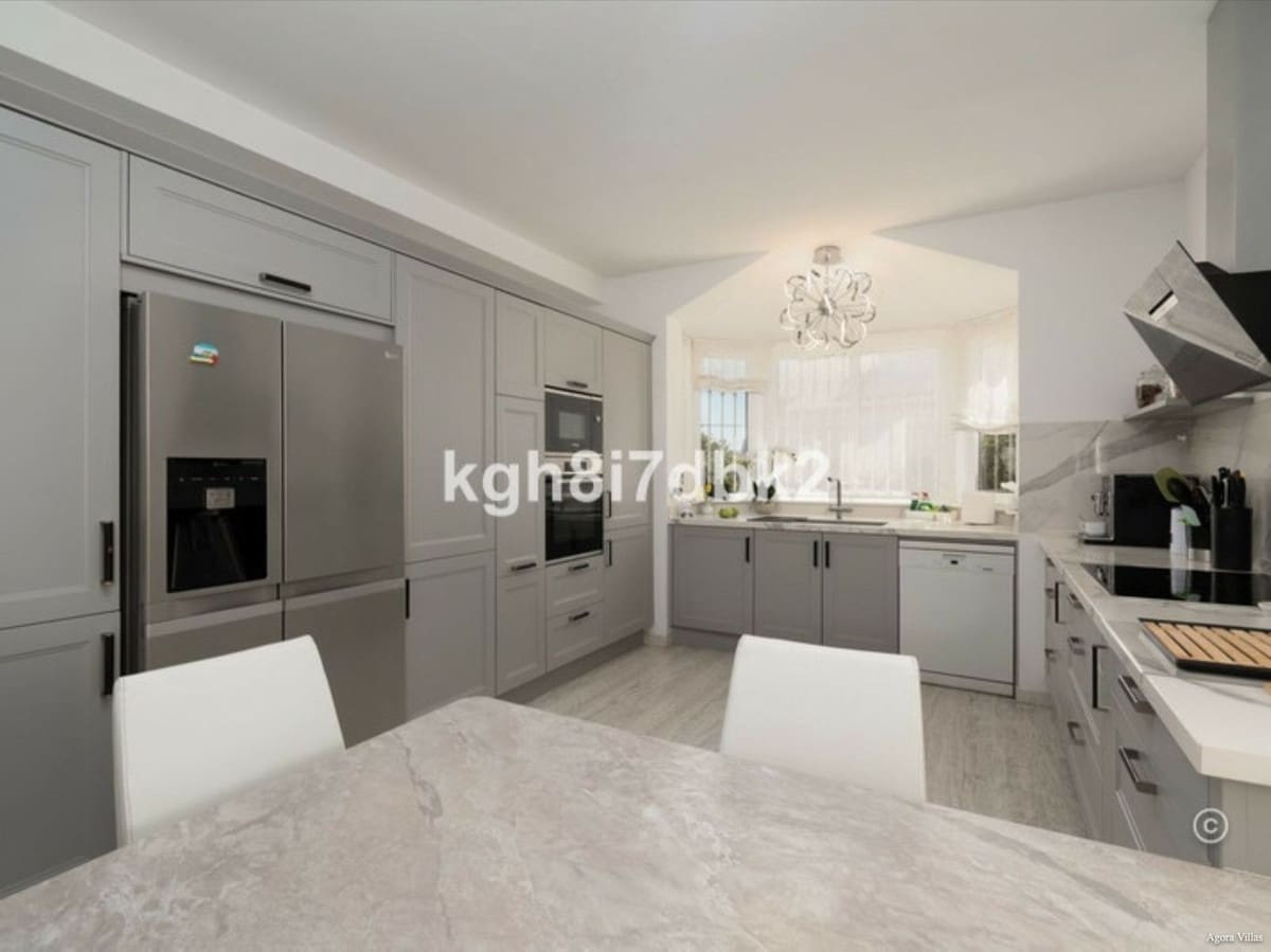 4 chambre Villa/Maison à vendre à New Golden Mile avec piscine garage - 995 000 € (Ref: 9836481)