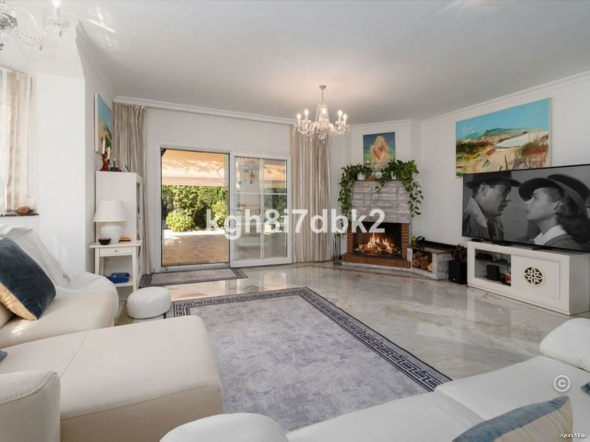 4 chambre Villa/Maison à vendre à New Golden Mile avec piscine garage - 995 000 € (Ref: 9836481)