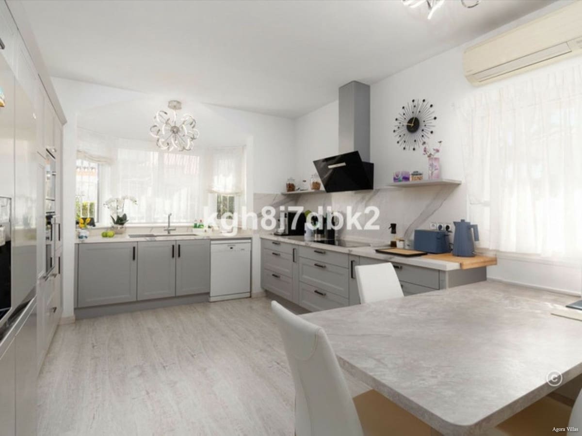 4 chambre Villa/Maison à vendre à New Golden Mile avec piscine garage - 995 000 € (Ref: 9836481)