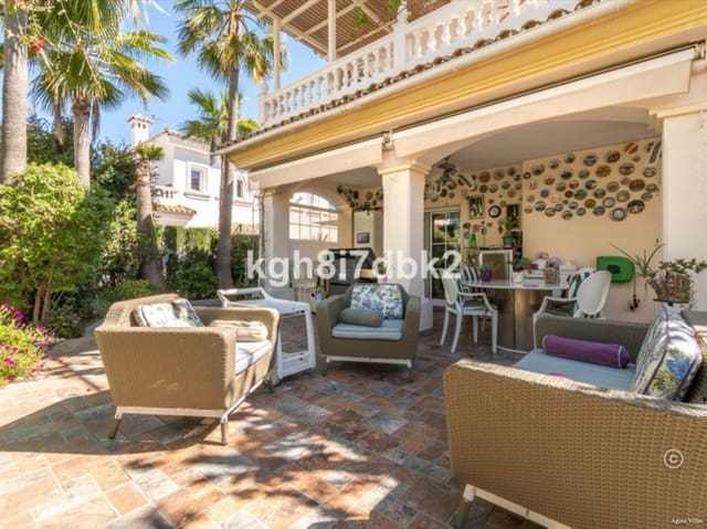 4 chambre Villa/Maison à vendre à Nueva Atalaya, Estepona avec piscine garage - 995 000 € (Ref: 9836481)