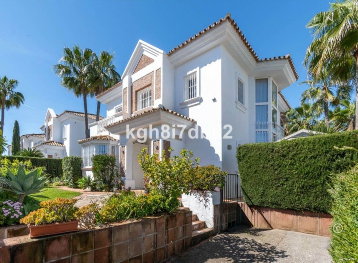 4 chambre Villa/Maison à vendre à New Golden Mile avec piscine garage - 995 000 € (Ref: 9836481)